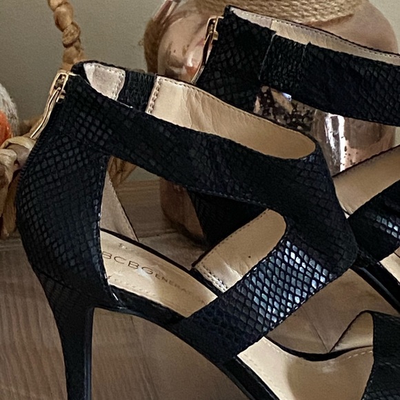 BCBGeneration Black Snakeskin Heels 👠 - Picture 11 of 15